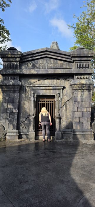 Peering through the barred iron door of the Frankenstein Catacombs to see what's inside.