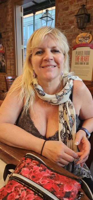 All smiles over drinks at a cozy French Quarter bar.